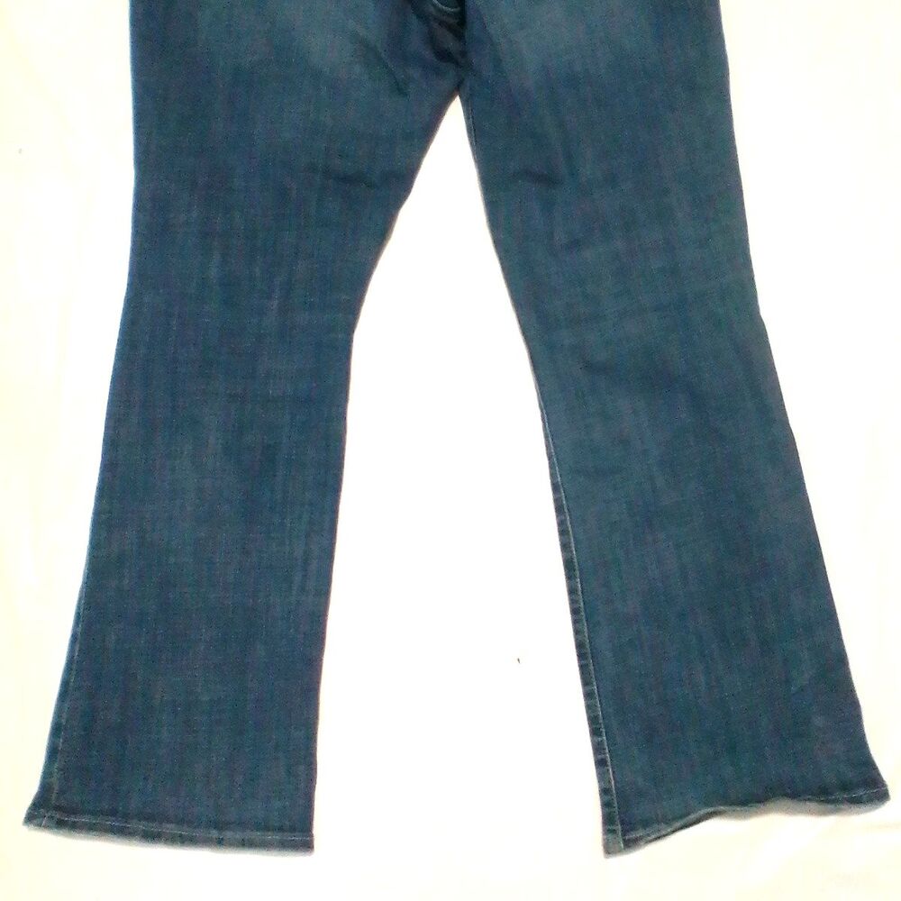 LEVIS 315 SHAPING BOOTCUT JEANS WOMENS SZ 34/32 BLUE DENIM STRETCH CASUAL PANTs - Picture 6 of 16
